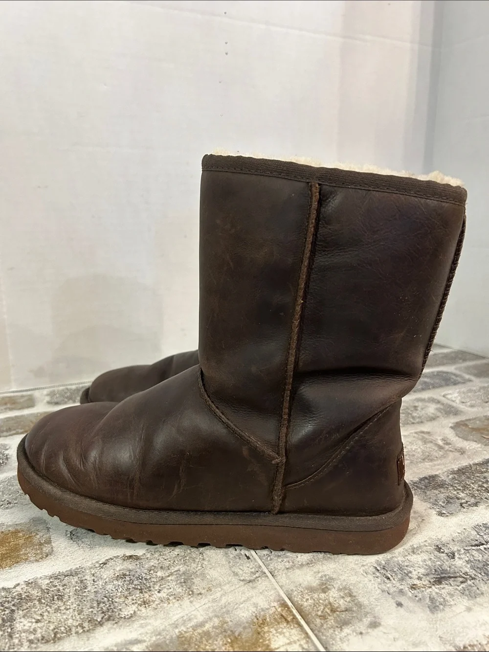 Ugg Women’s Brown Shearling-Lined Short Leather Boots S/N 1005093